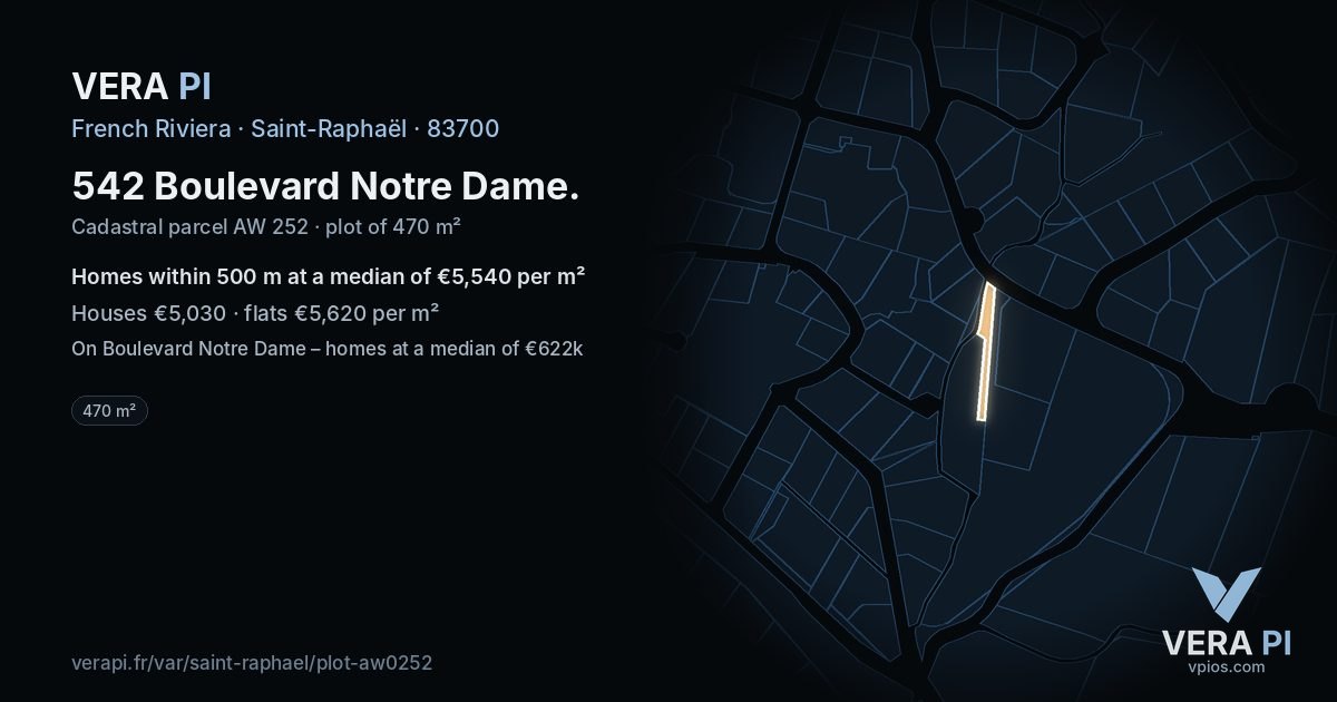 542 Boulevard Notre Dame, Saint-Raphaël at night – the plot lit, the parcels around coloured by the prices near them
