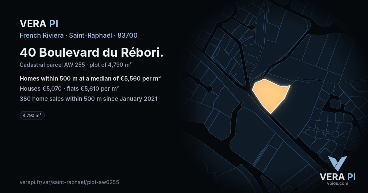 40 Boulevard du Rébori, Saint-Raphaël at night – the plot lit, the parcels around coloured by the prices near them
