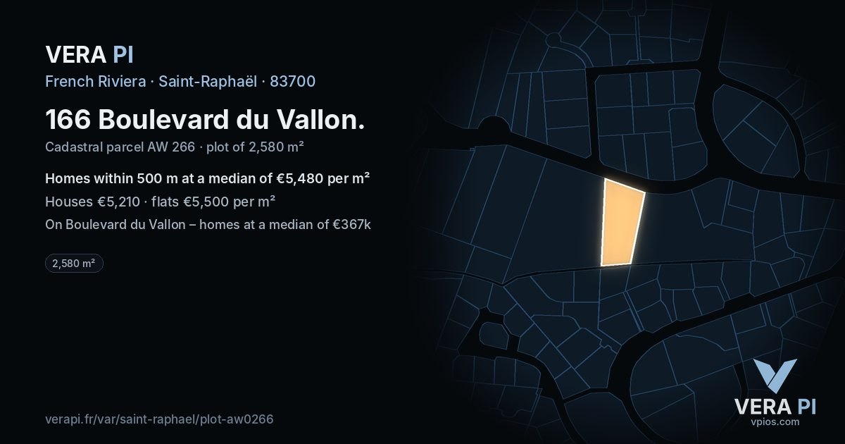 166 Boulevard du Vallon, Saint-Raphaël at night – the plot lit, the parcels around coloured by the prices near them