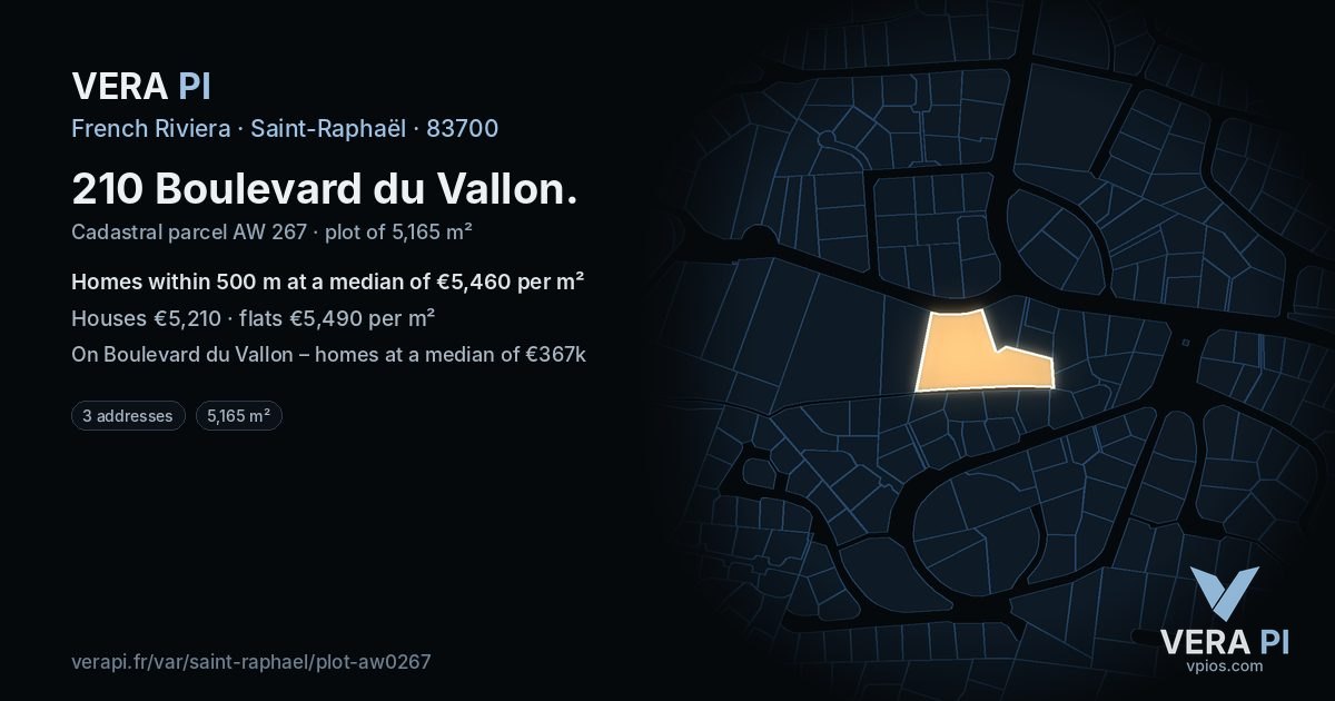 210 Boulevard du Vallon, Saint-Raphaël at night – the plot lit, the parcels around coloured by the prices near them