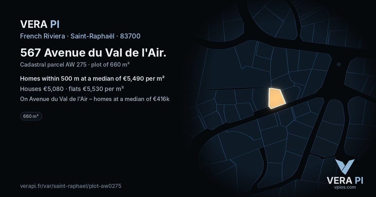 567 Avenue du Val de l'Air, Saint-Raphaël at night – the plot lit, the parcels around coloured by the prices near them