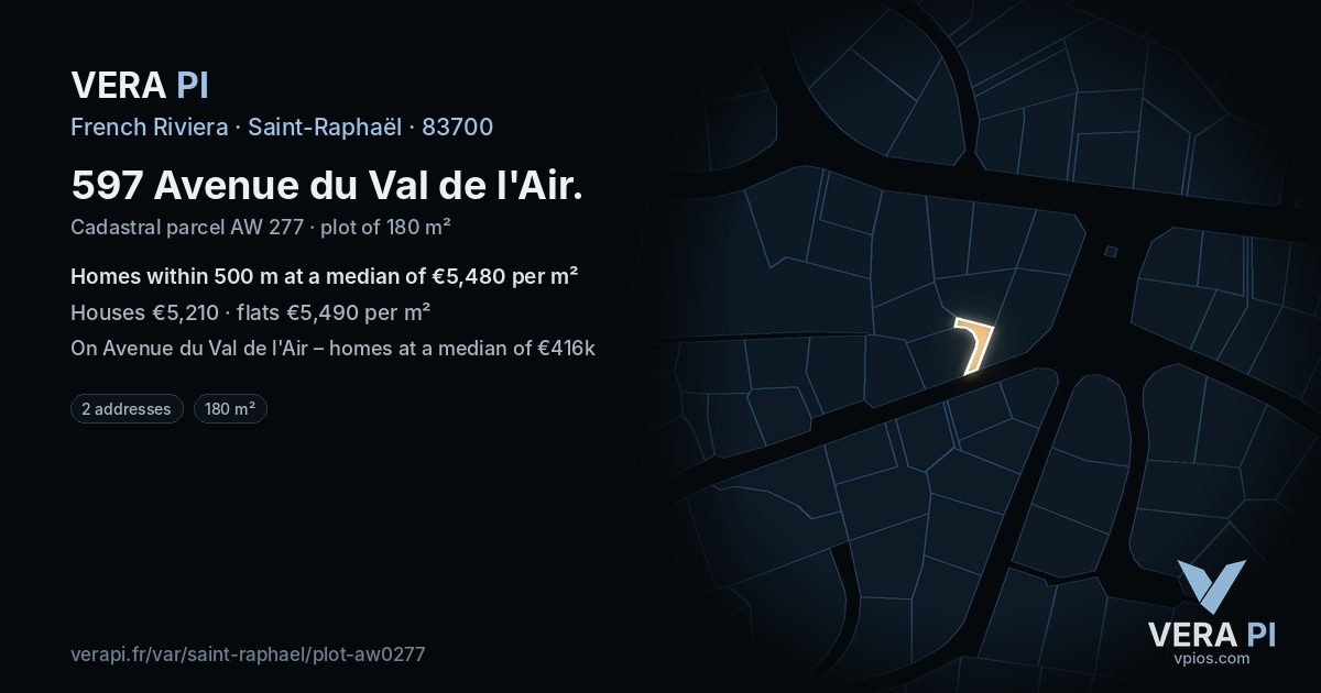 597 Avenue du Val de l'Air, Saint-Raphaël at night – the plot lit, the parcels around coloured by the prices near them