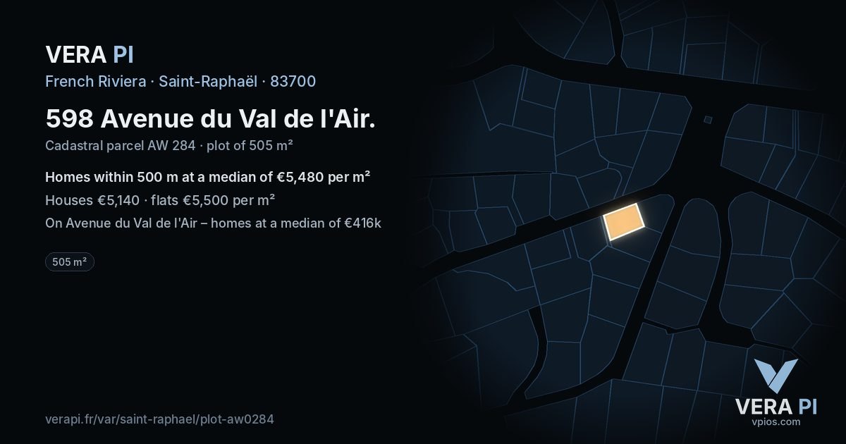 598 Avenue du Val de l'Air, Saint-Raphaël at night – the plot lit, the parcels around coloured by the prices near them