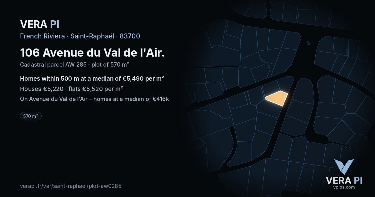 106 Avenue du Val de l'Air, Saint-Raphaël at night – the plot lit, the parcels around coloured by the prices near them