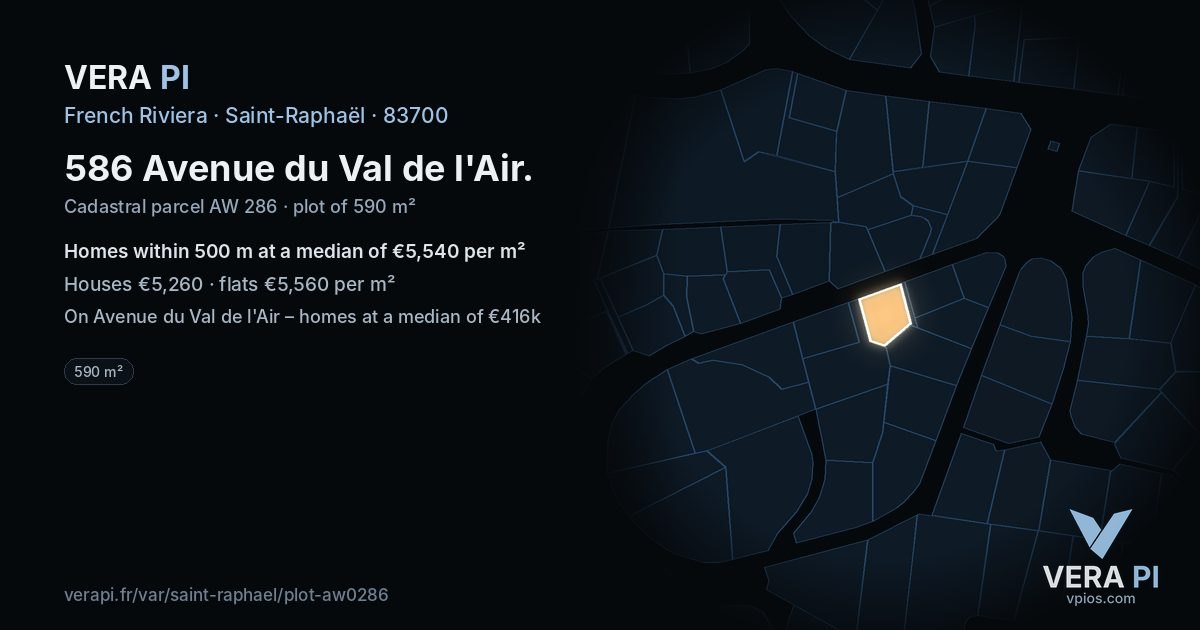 586 Avenue du Val de l'Air, Saint-Raphaël at night – the plot lit, the parcels around coloured by the prices near them