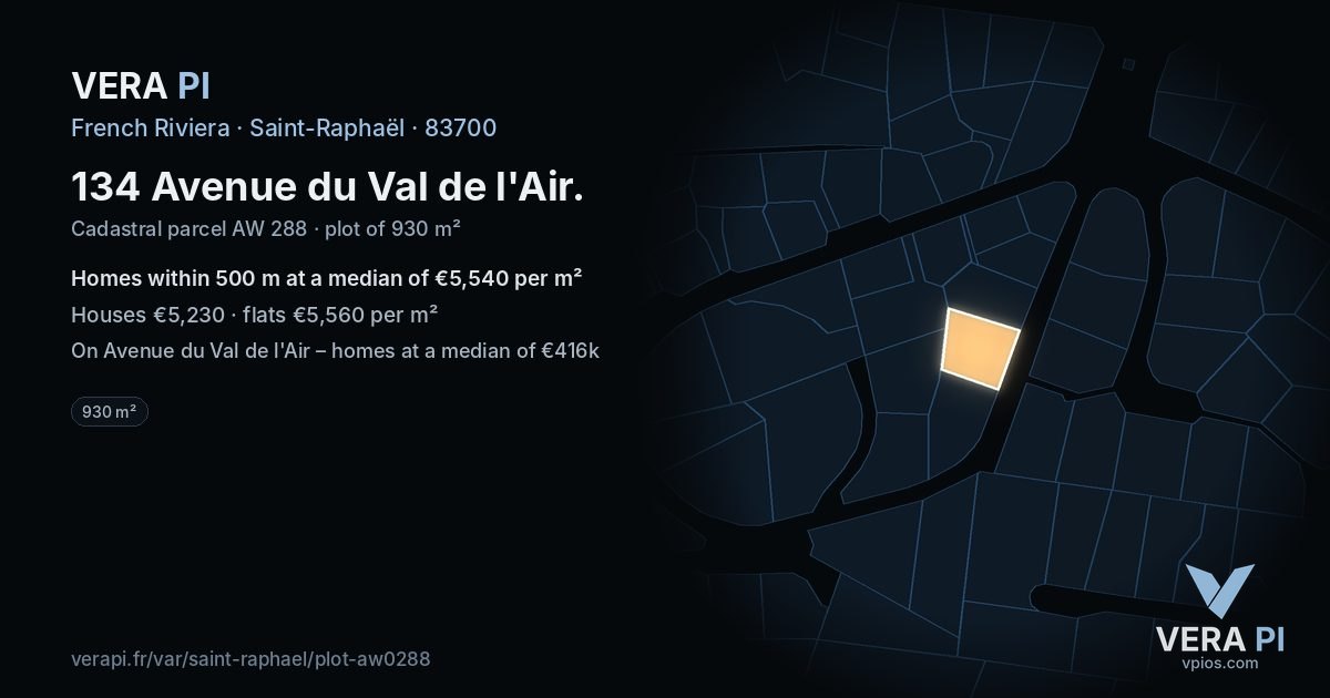134 Avenue du Val de l'Air, Saint-Raphaël at night – the plot lit, the parcels around coloured by the prices near them