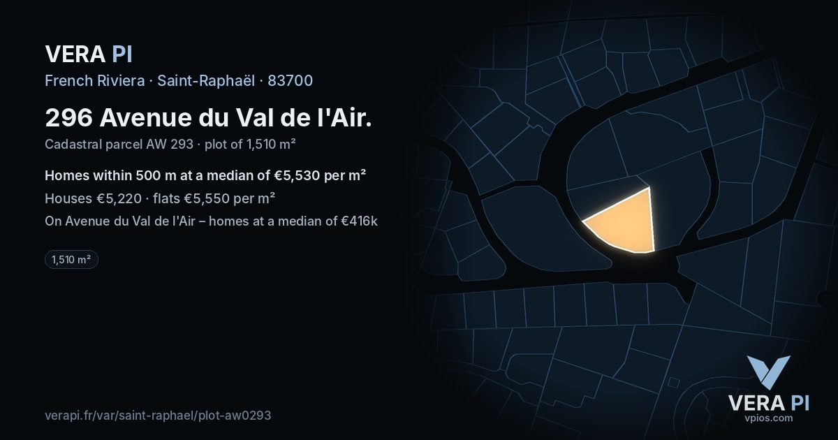 296 Avenue du Val de l'Air, Saint-Raphaël at night – the plot lit, the parcels around coloured by the prices near them