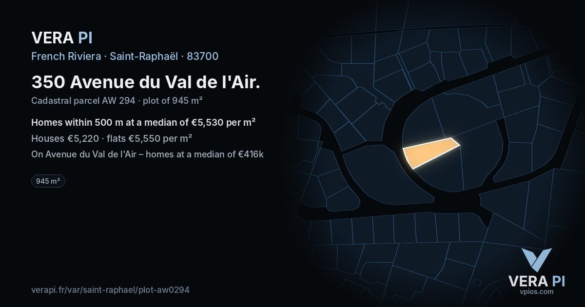 350 Avenue du Val de l'Air, Saint-Raphaël at night – the plot lit, the parcels around coloured by the prices near them