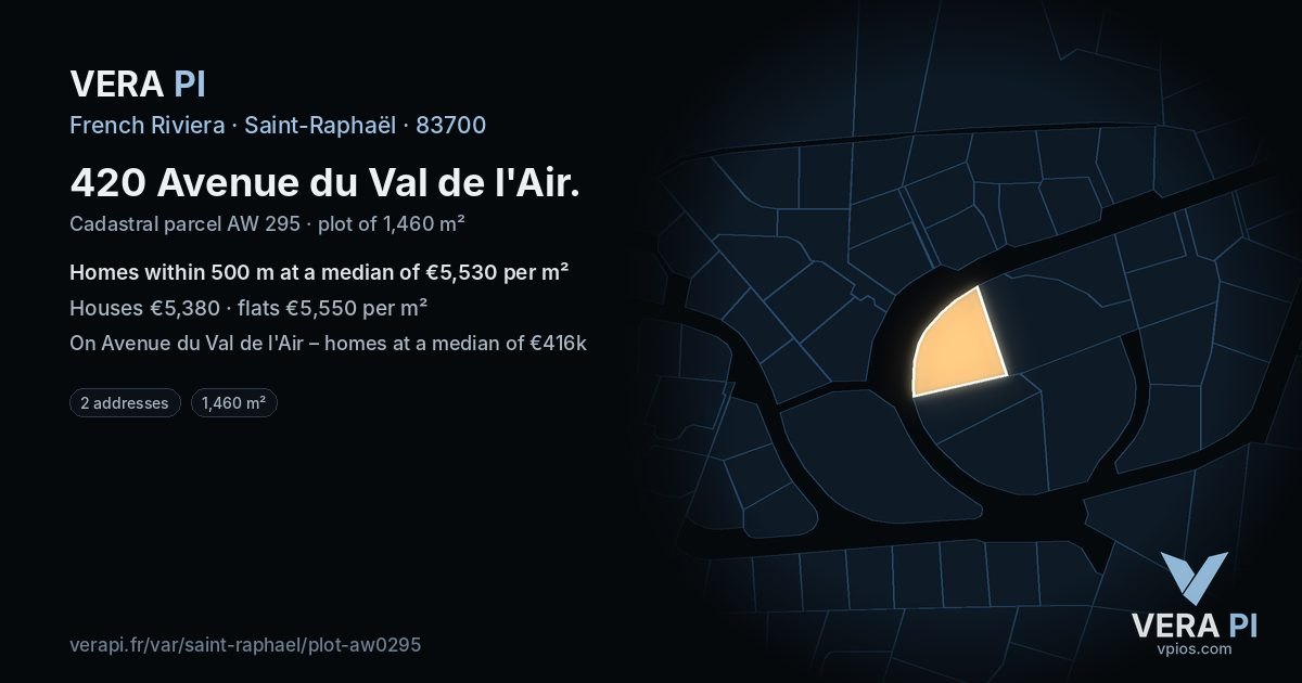 420 Avenue du Val de l'Air, Saint-Raphaël at night – the plot lit, the parcels around coloured by the prices near them