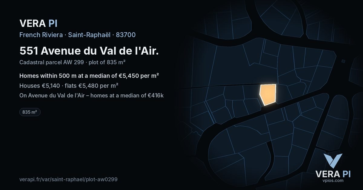 551 Avenue du Val de l'Air, Saint-Raphaël at night – the plot lit, the parcels around coloured by the prices near them