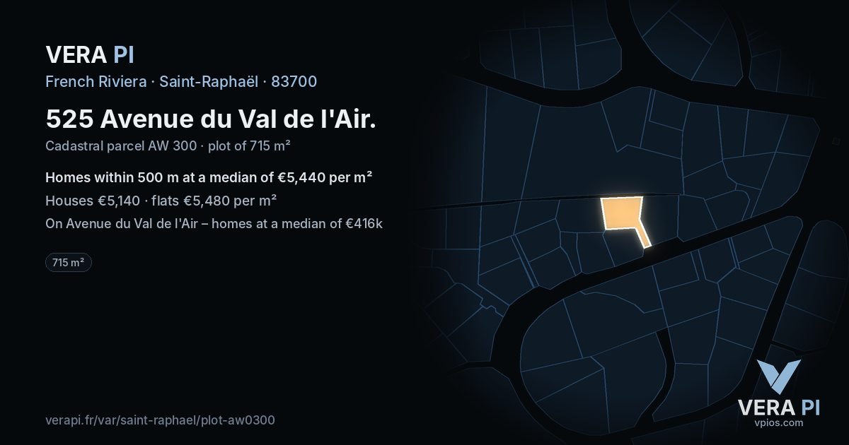 525 Avenue du Val de l'Air, Saint-Raphaël at night – the plot lit, the parcels around coloured by the prices near them