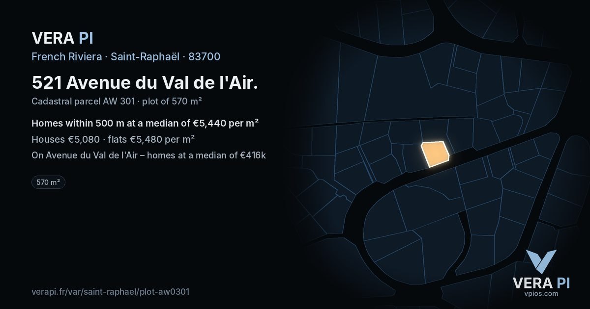 521 Avenue du Val de l'Air, Saint-Raphaël at night – the plot lit, the parcels around coloured by the prices near them
