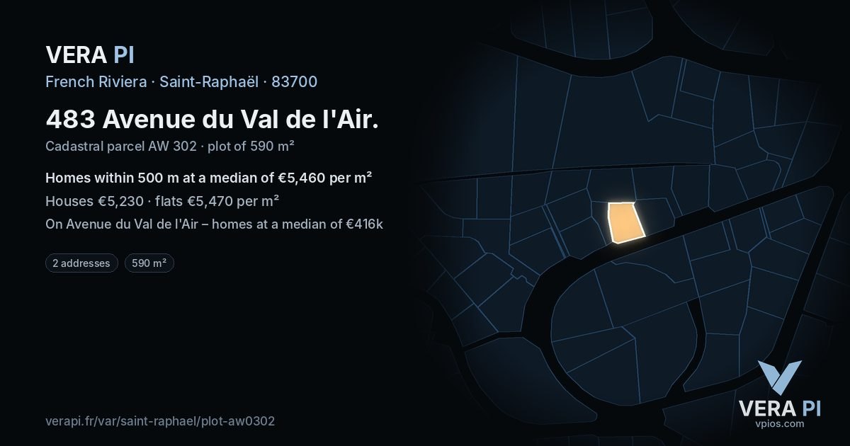 483 Avenue du Val de l'Air, Saint-Raphaël at night – the plot lit, the parcels around coloured by the prices near them