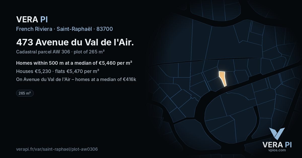 473 Avenue du Val de l'Air, Saint-Raphaël at night – the plot lit, the parcels around coloured by the prices near them