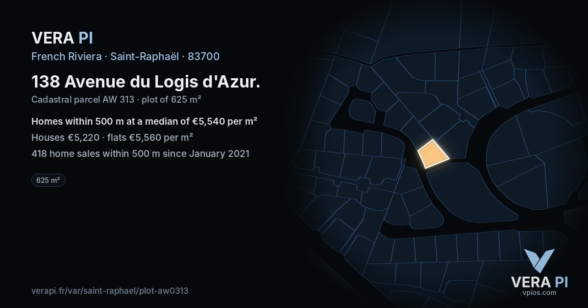 138 Avenue du Logis d'Azur, Saint-Raphaël at night – the plot lit, the parcels around coloured by the prices near them