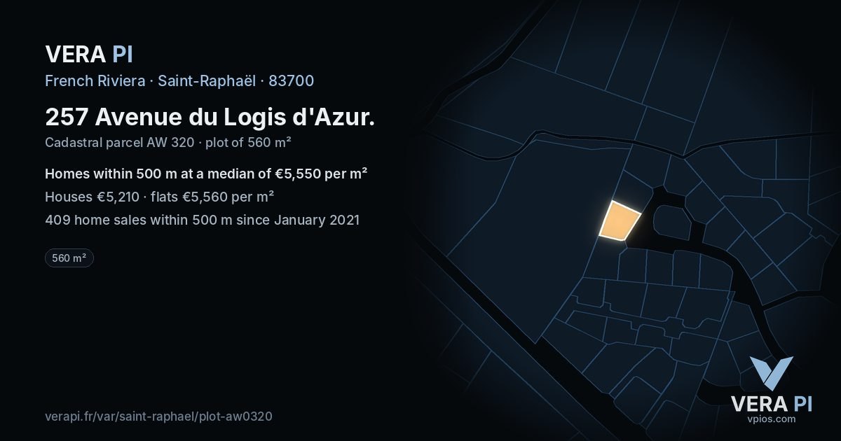 257 Avenue du Logis d'Azur, Saint-Raphaël at night – the plot lit, the parcels around coloured by the prices near them