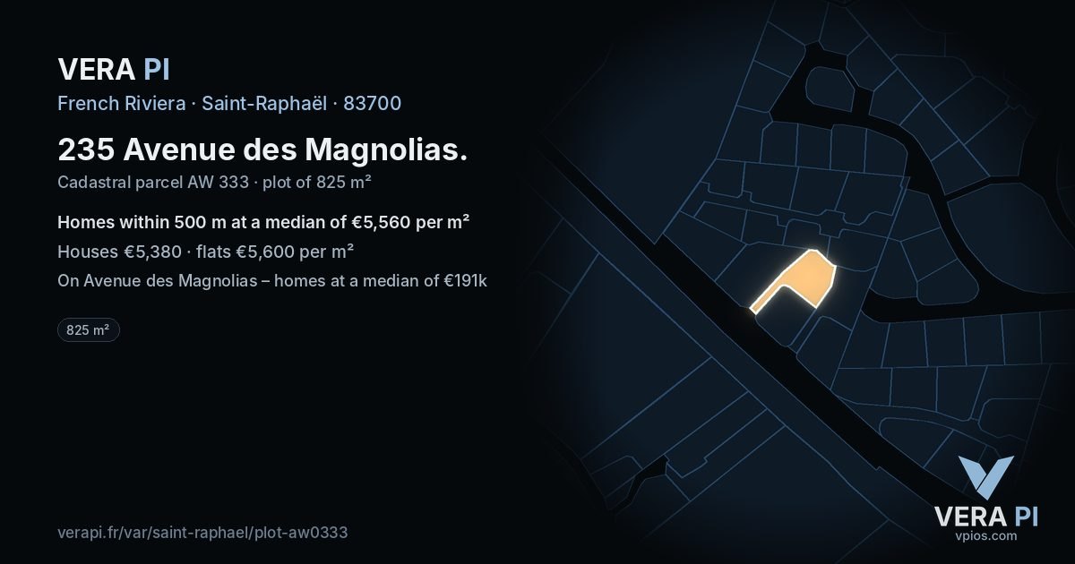 235 Avenue des Magnolias, Saint-Raphaël at night – the plot lit, the parcels around coloured by the prices near them