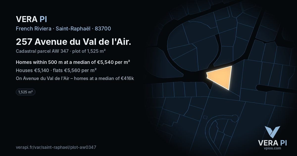 257 Avenue du Val de l'Air, Saint-Raphaël at night – the plot lit, the parcels around coloured by the prices near them