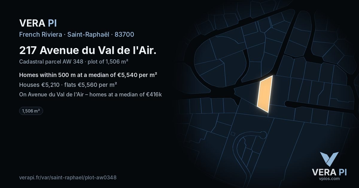 217 Avenue du Val de l'Air, Saint-Raphaël at night – the plot lit, the parcels around coloured by the prices near them