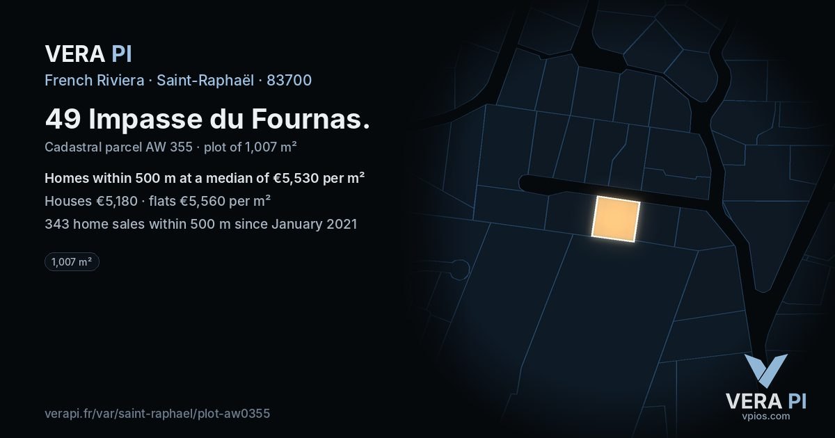 49 Impasse du Fournas, Saint-Raphaël at night – the plot lit, the parcels around coloured by the prices near them