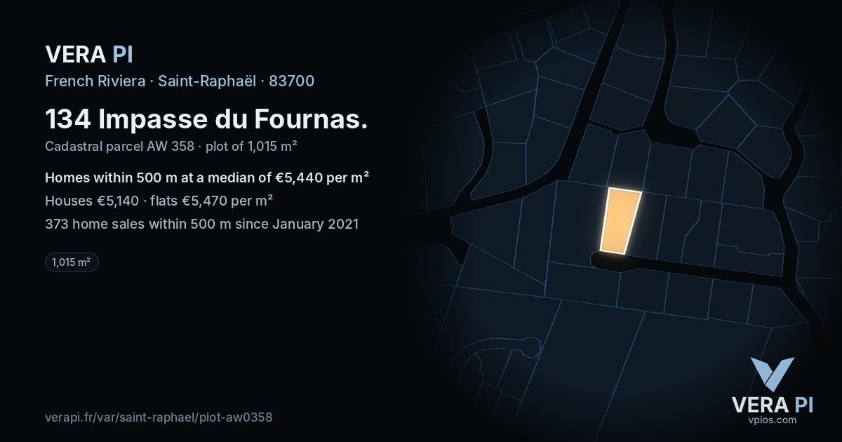 134 Impasse du Fournas, Saint-Raphaël at night – the plot lit, the parcels around coloured by the prices near them