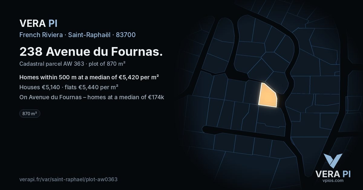 238 Avenue du Fournas, Saint-Raphaël at night – the plot lit, the parcels around coloured by the prices near them