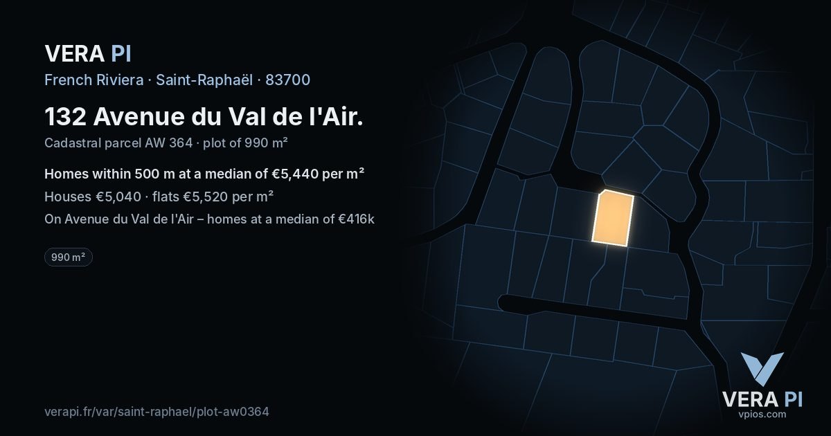 132 Avenue du Val de l'Air, Saint-Raphaël at night – the plot lit, the parcels around coloured by the prices near them