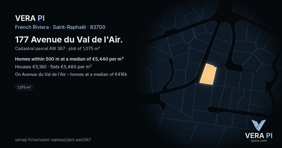 177 Avenue du Val de l'Air, Saint-Raphaël at night – the plot lit, the parcels around coloured by the prices near them