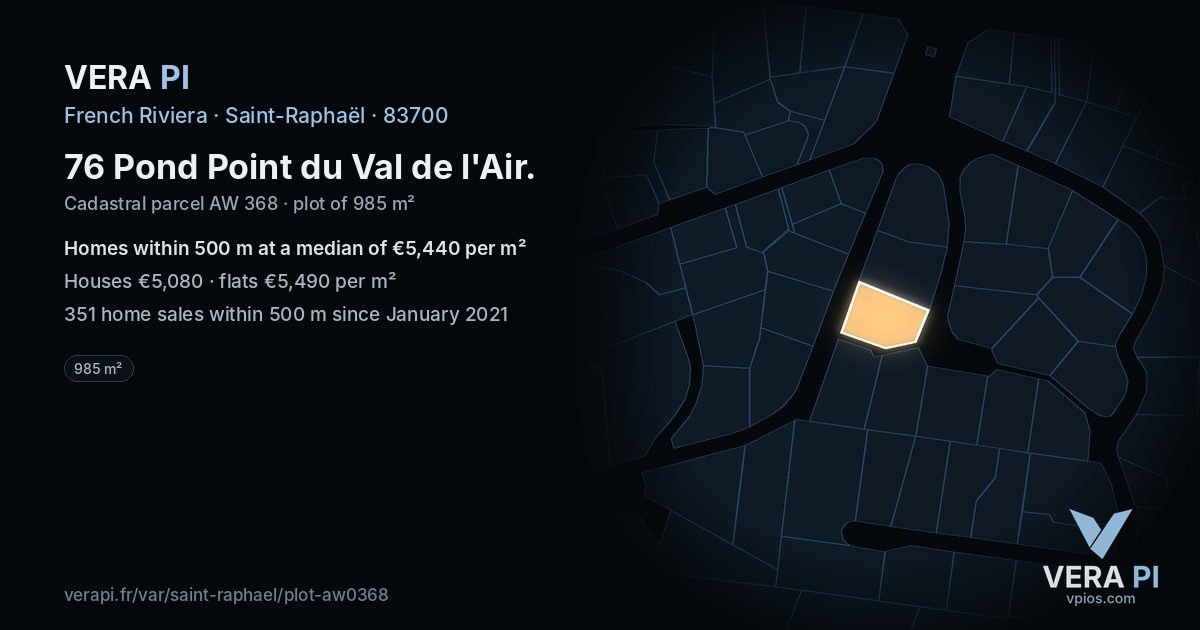 76 Pond Point du Val de l'Air, Saint-Raphaël at night – the plot lit, the parcels around coloured by the prices near them