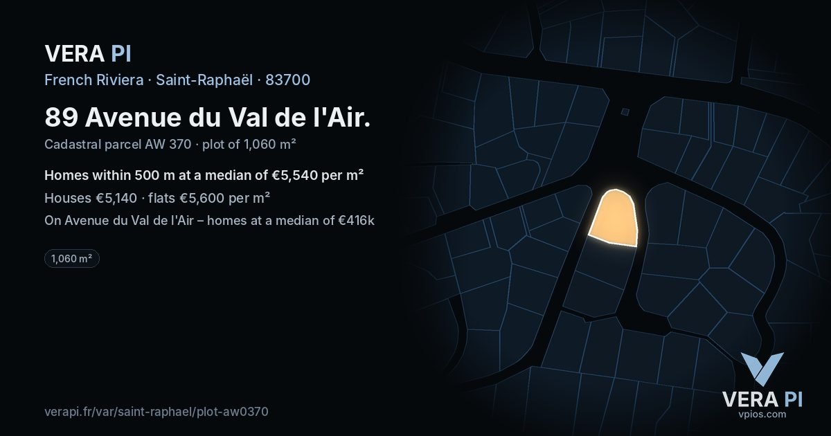 89 Avenue du Val de l'Air, Saint-Raphaël at night – the plot lit, the parcels around coloured by the prices near them