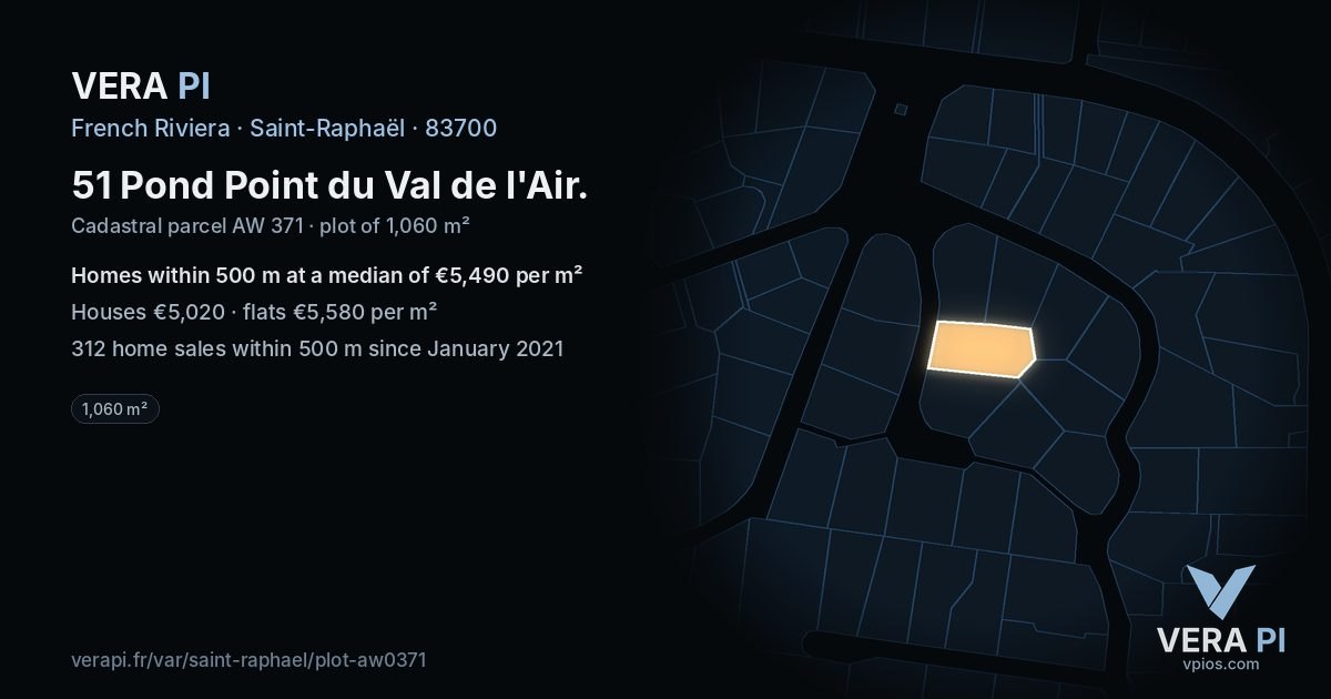 51 Pond Point du Val de l'Air, Saint-Raphaël at night – the plot lit, the parcels around coloured by the prices near them