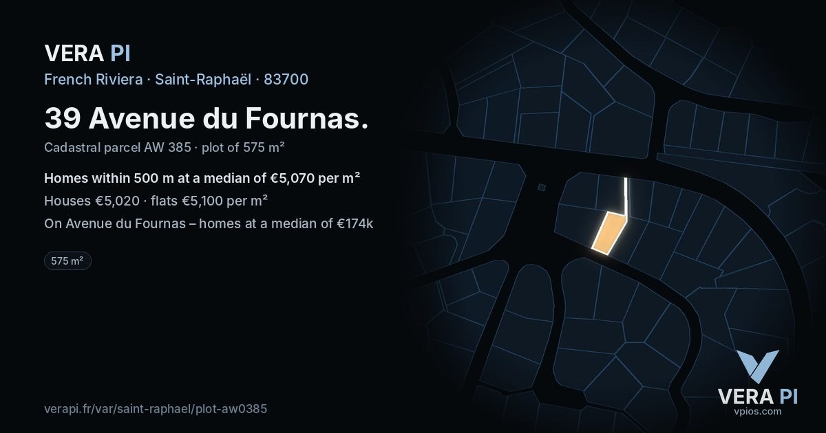 39 Avenue du Fournas, Saint-Raphaël at night – the plot lit, the parcels around coloured by the prices near them