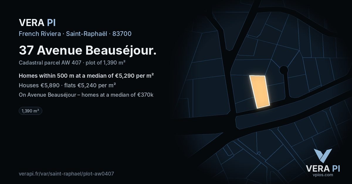 37 Avenue Beauséjour, Saint-Raphaël at night – the plot lit, the parcels around coloured by the prices near them