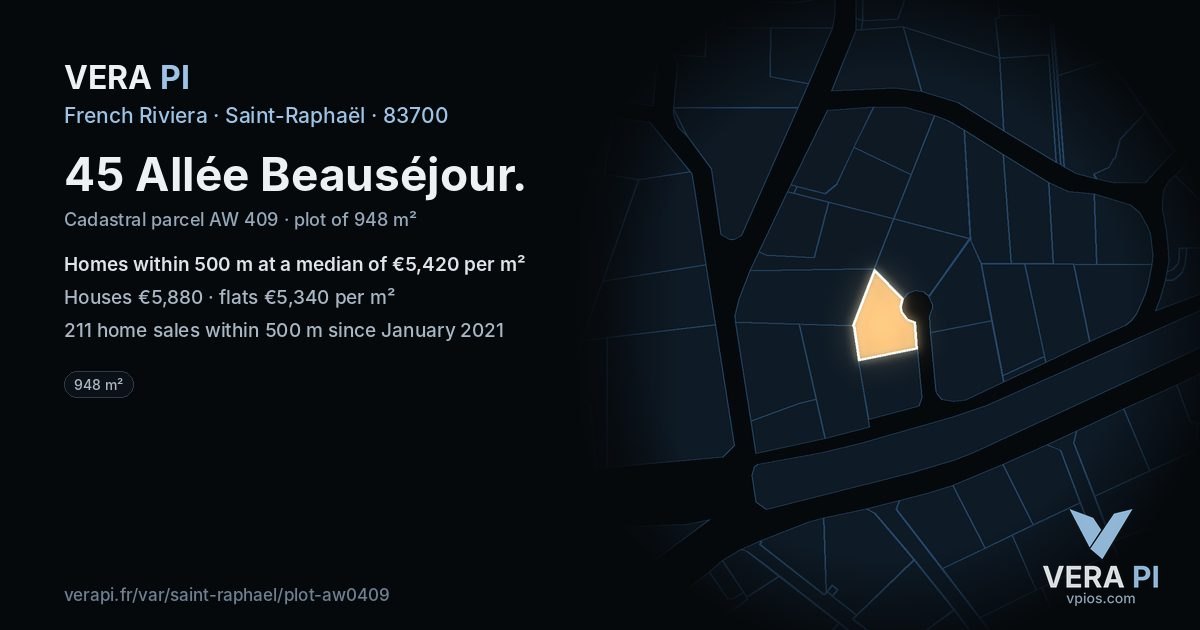 45 Allée Beauséjour, Saint-Raphaël at night – the plot lit, the parcels around coloured by the prices near them