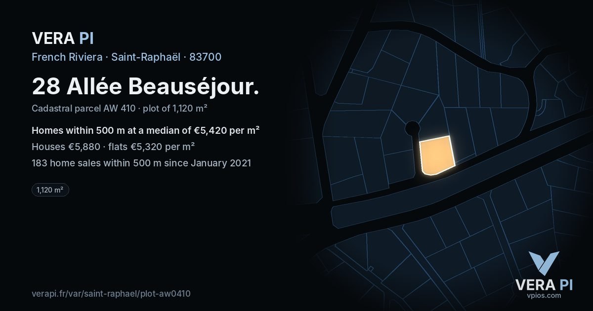 28 Allée Beauséjour, Saint-Raphaël at night – the plot lit, the parcels around coloured by the prices near them