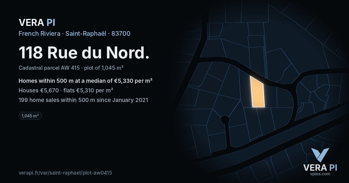 118 Rue du Nord, Saint-Raphaël at night – the plot lit, the parcels around coloured by the prices near them