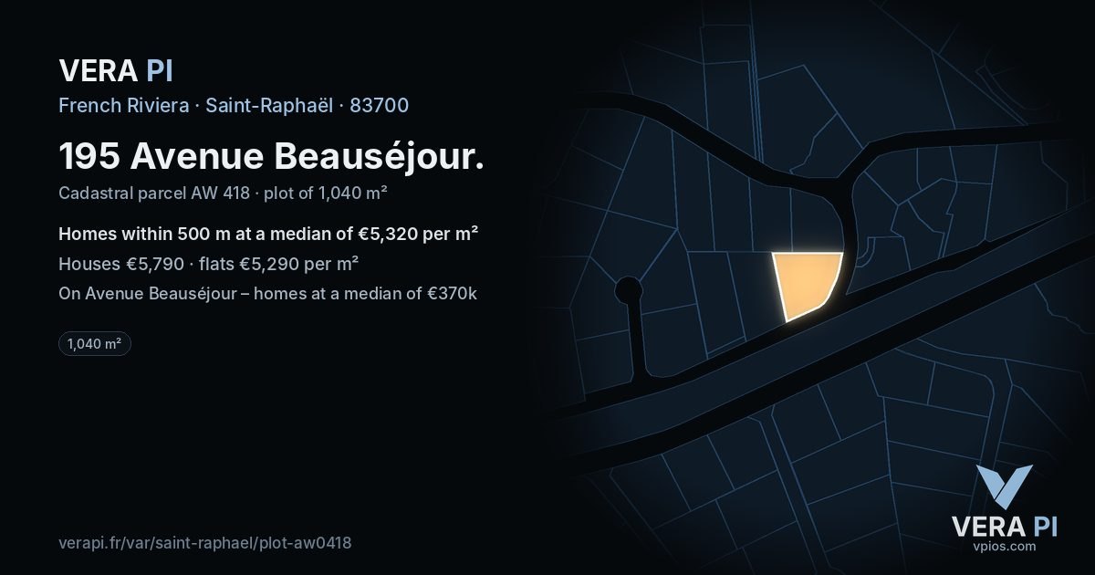 195 Avenue Beauséjour, Saint-Raphaël at night – the plot lit, the parcels around coloured by the prices near them