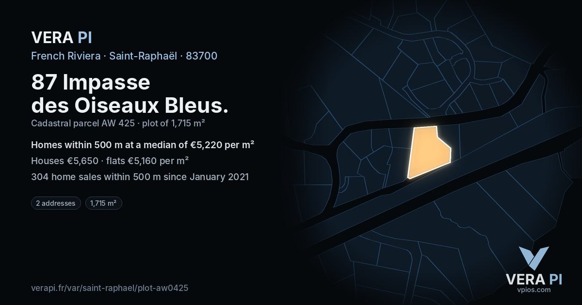 87 Impasse des Oiseaux Bleus, Saint-Raphaël at night – the plot lit, the parcels around coloured by the prices near them