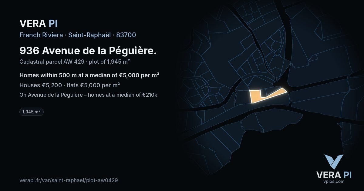 936 Avenue de la Péguière, Saint-Raphaël at night – the plot lit, the parcels around coloured by the prices near them