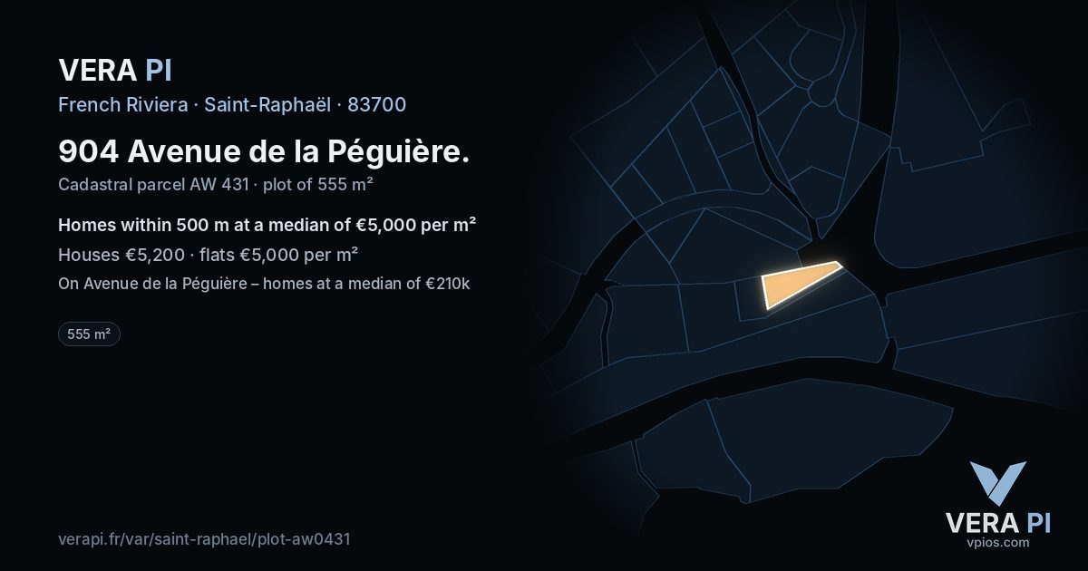 904 Avenue de la Péguière, Saint-Raphaël at night – the plot lit, the parcels around coloured by the prices near them
