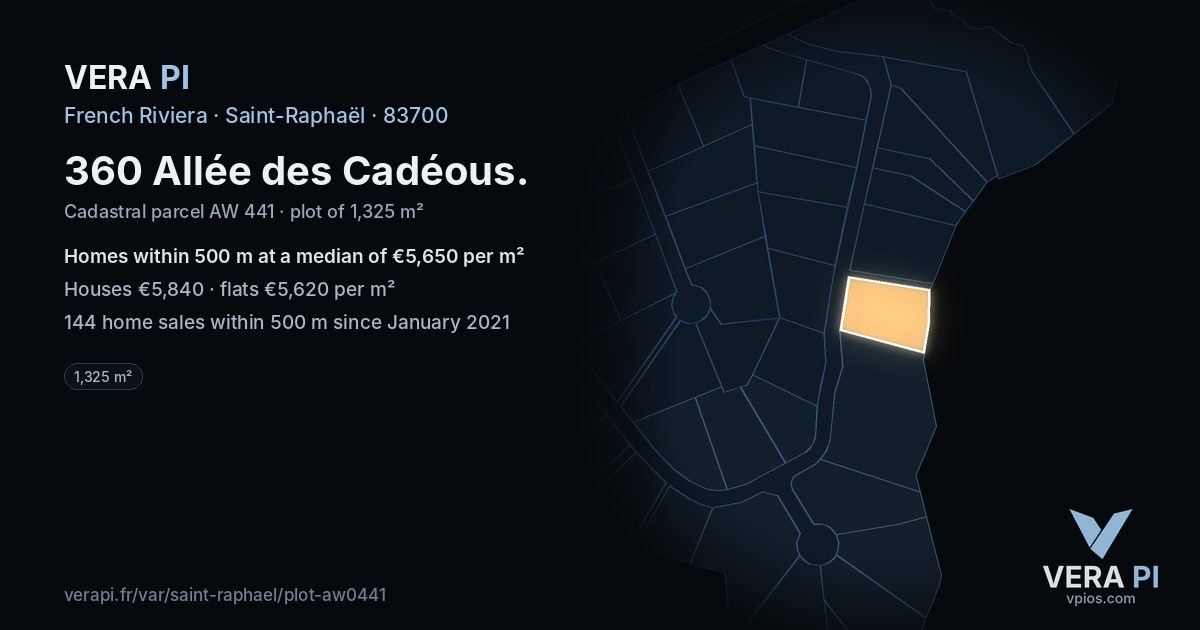 360 Allée des Cadéous, Saint-Raphaël at night – the plot lit, the parcels around coloured by the prices near them