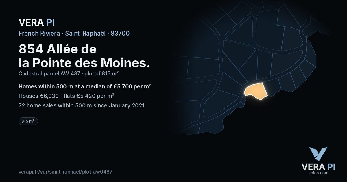 854 Allée de la Pointe des Moines, Saint-Raphaël at night – the plot lit, the parcels around coloured by the prices near them