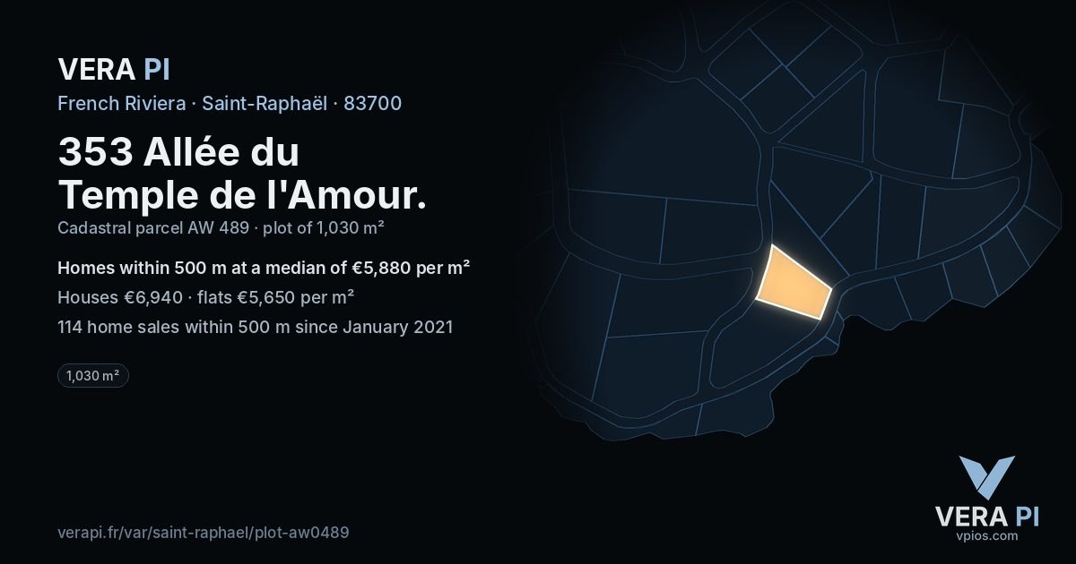 353 Allée du Temple de l'Amour, Saint-Raphaël at night – the plot lit, the parcels around coloured by the prices near them