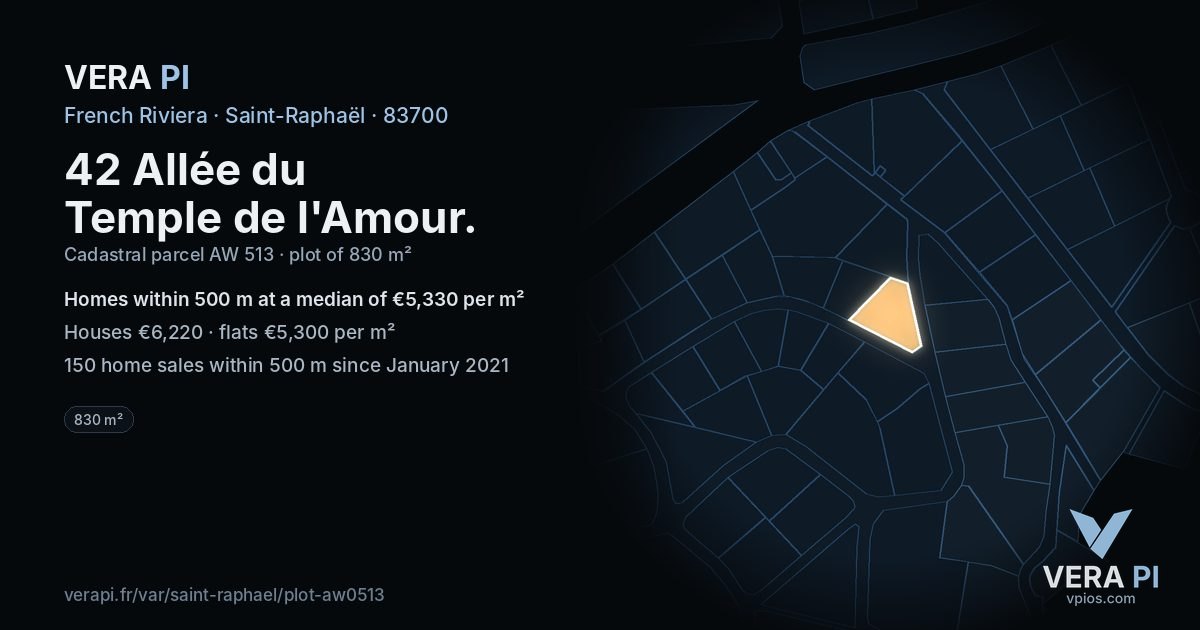 42 Allée du Temple de l'Amour, Saint-Raphaël at night – the plot lit, the parcels around coloured by the prices near them