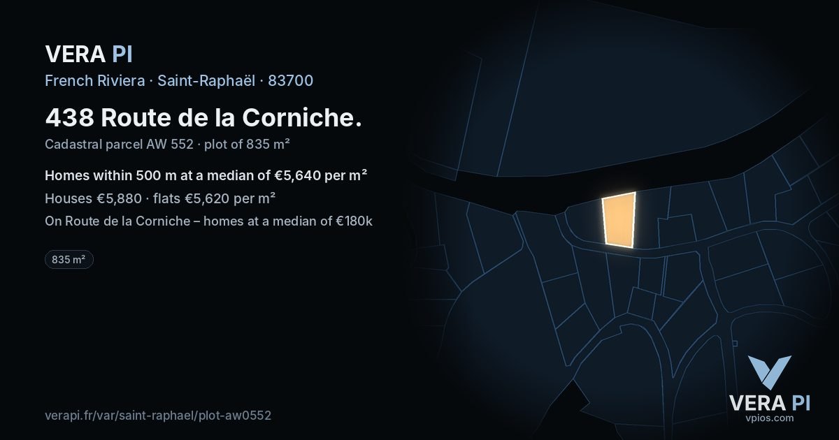 438 Route de la Corniche, Saint-Raphaël at night – the plot lit, the parcels around coloured by the prices near them