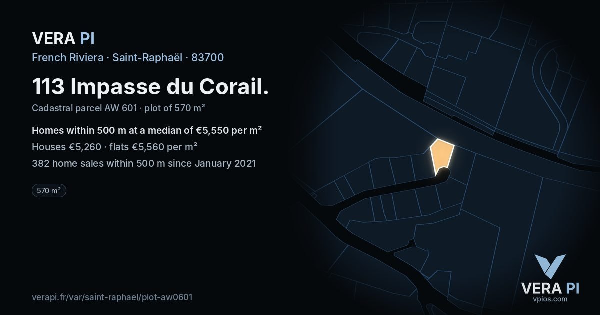 113 Impasse du Corail, Saint-Raphaël at night – the plot lit, the parcels around coloured by the prices near them