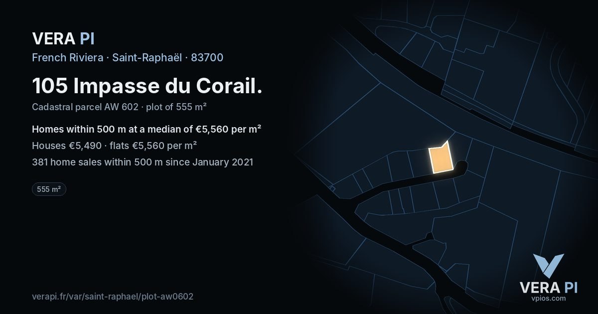 105 Impasse du Corail, Saint-Raphaël at night – the plot lit, the parcels around coloured by the prices near them