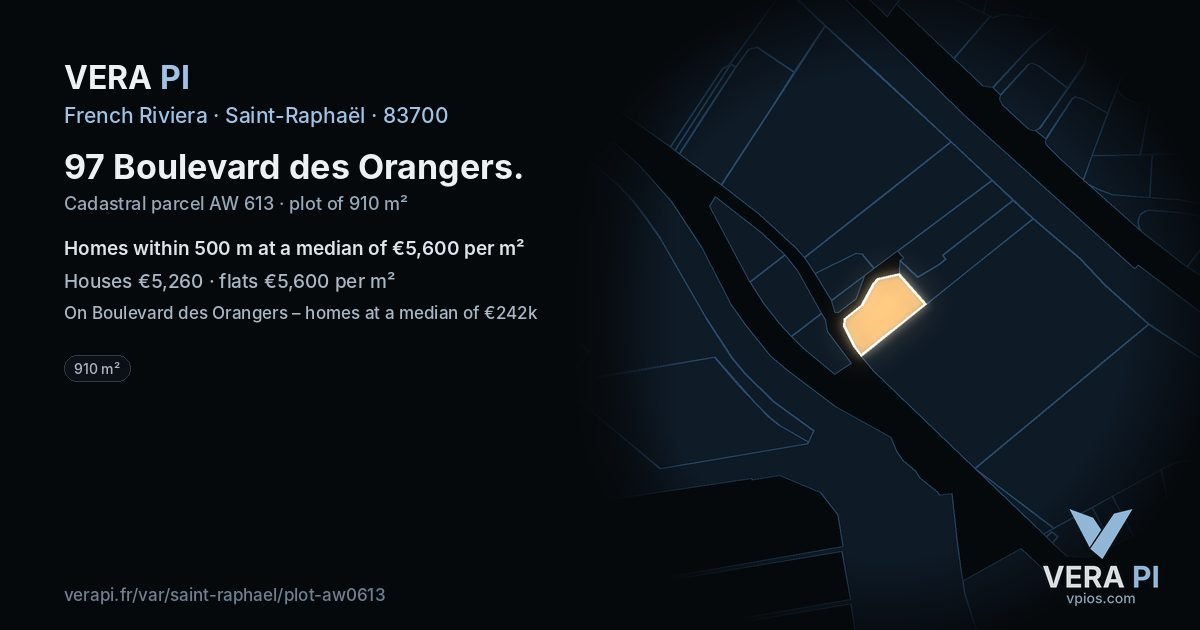 97 Boulevard des Orangers, Saint-Raphaël at night – the plot lit, the parcels around coloured by the prices near them