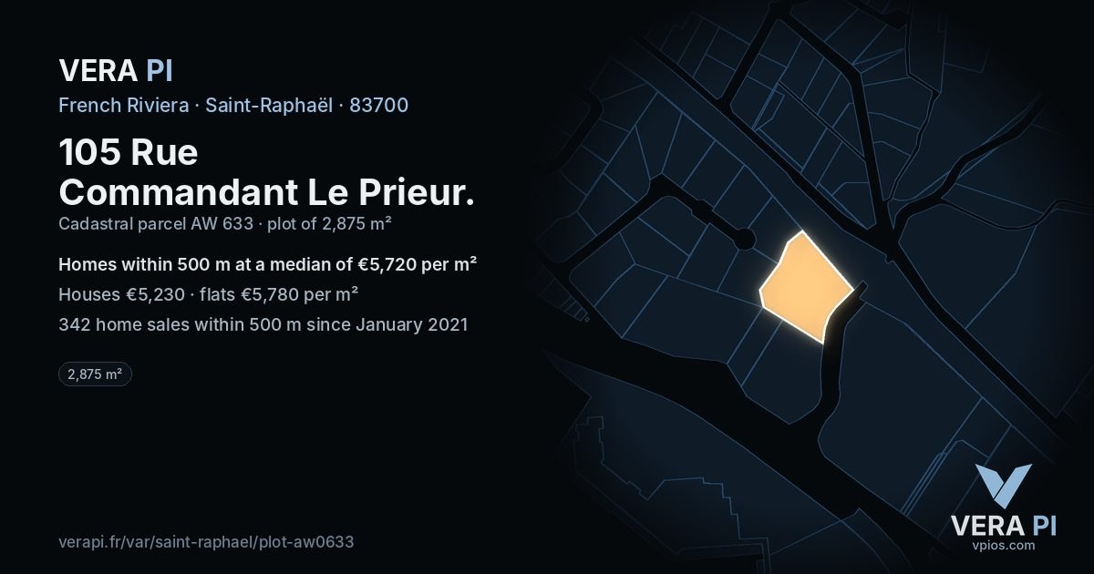105 Rue Commandant Le Prieur, Saint-Raphaël at night – the plot lit, the parcels around coloured by the prices near them