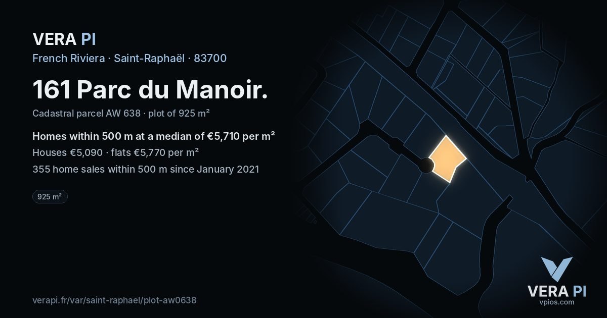 161 Parc du Manoir, Saint-Raphaël at night – the plot lit, the parcels around coloured by the prices near them